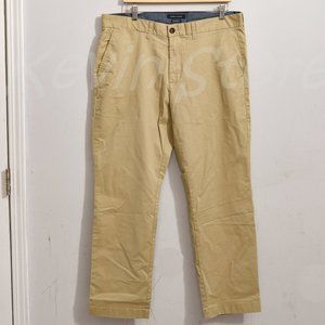 Tommy Hilfiger Men's Tailored Fit Chino Pants in Mallet‎ color